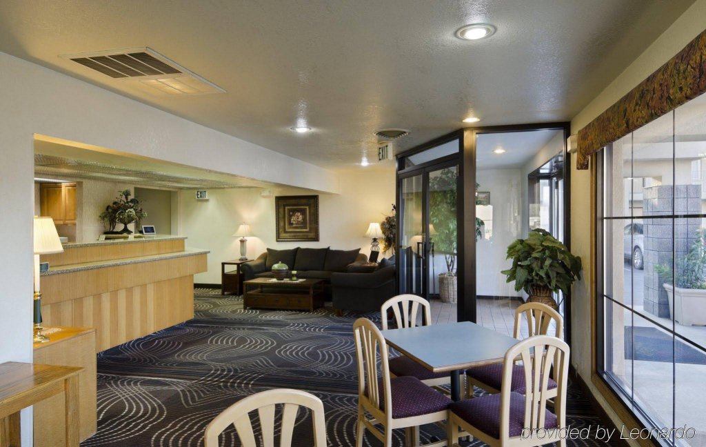 Фото Best Western War Bonnet Inn