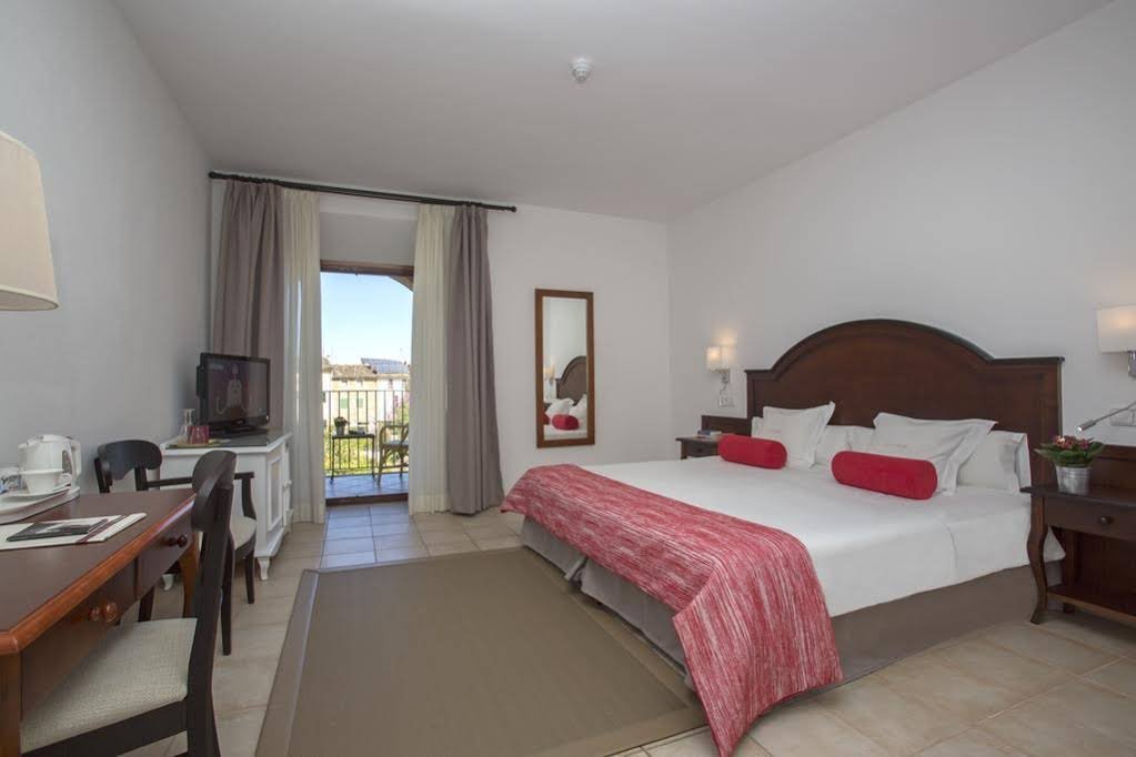 Фото Hotel Ca'l Bisbe