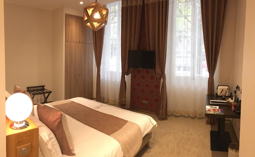 Фото Hôtel des Quinconces