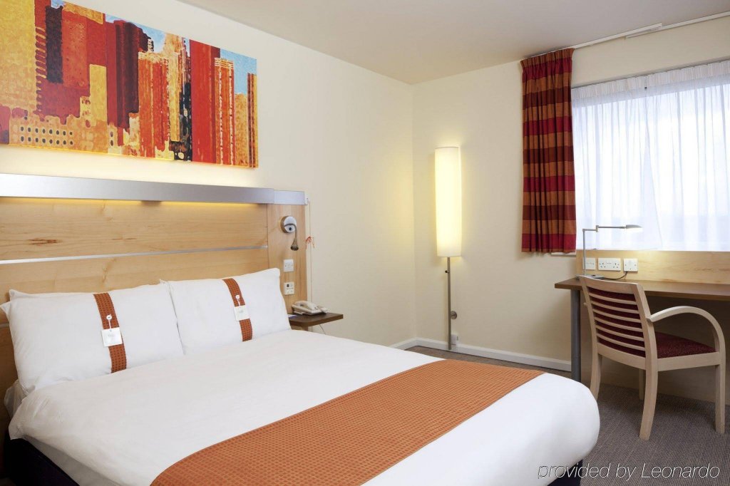Фото Holiday Inn Express Hemel Hempstead, an Ihg Hotel