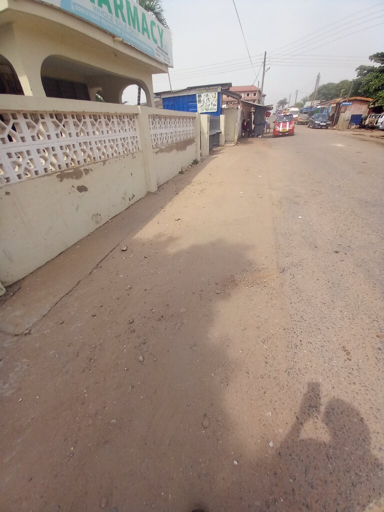 Wigs, hairpieces Gracious Cosmetics, Accra, photo