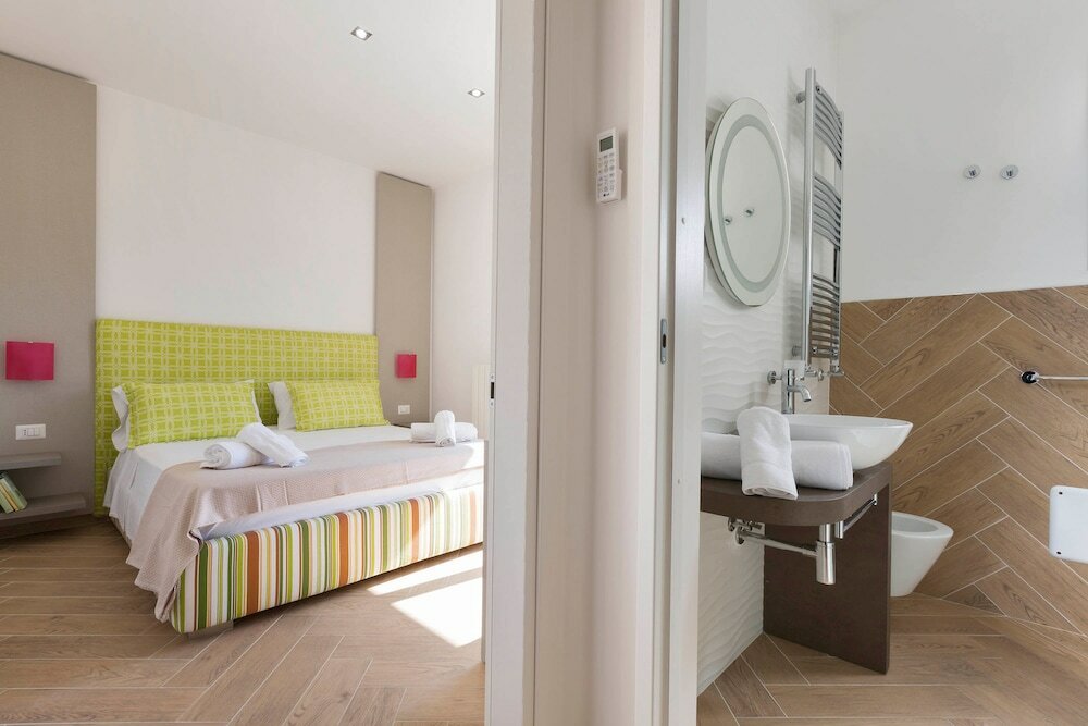 Фото Absolute Suite Apartments