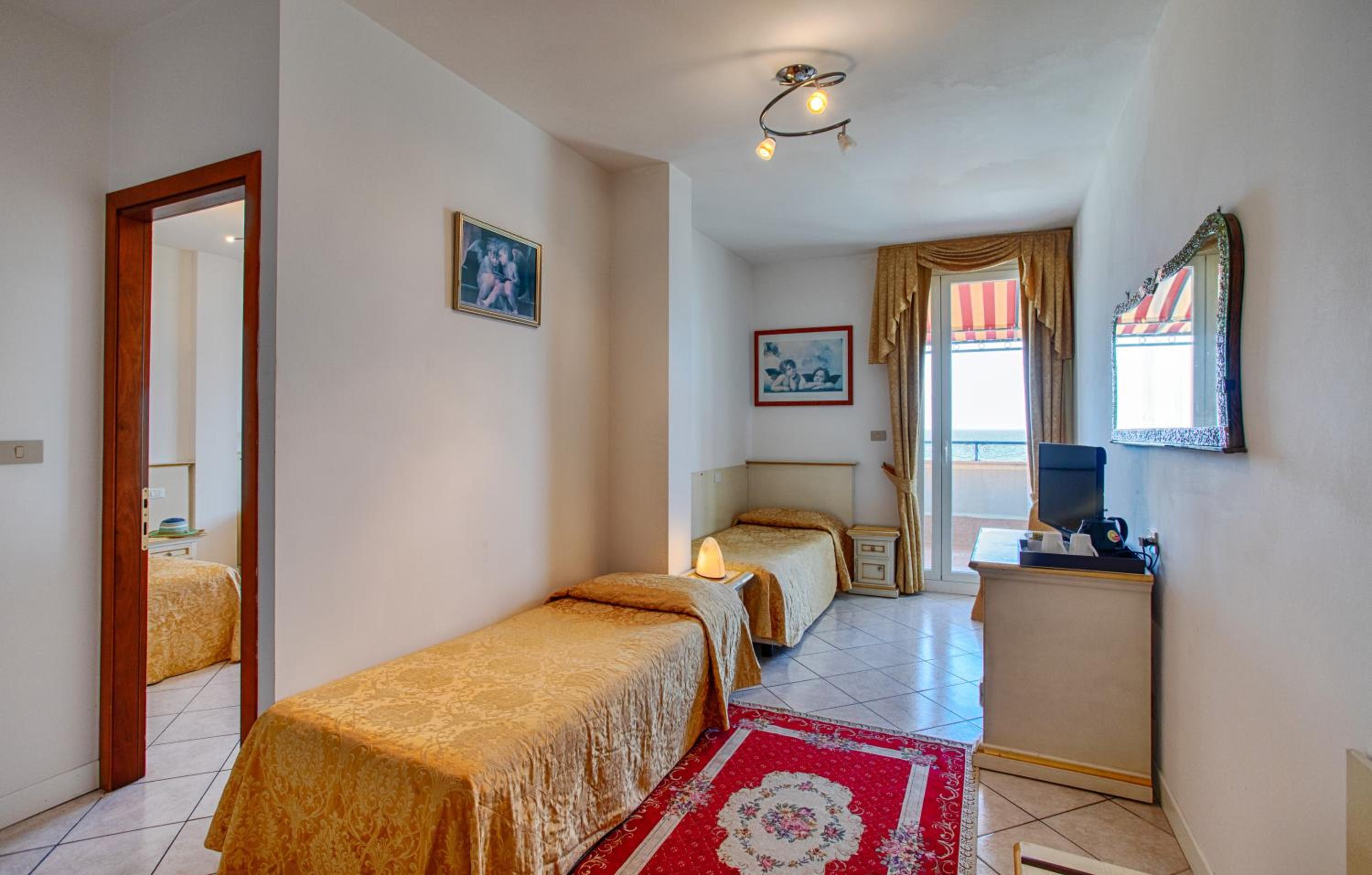 Фото Hotel Elpiro