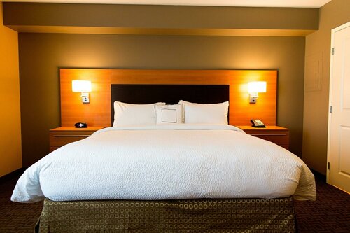 Гостиница TownePlace Suites by Marriott Lancaster в Ланкастере