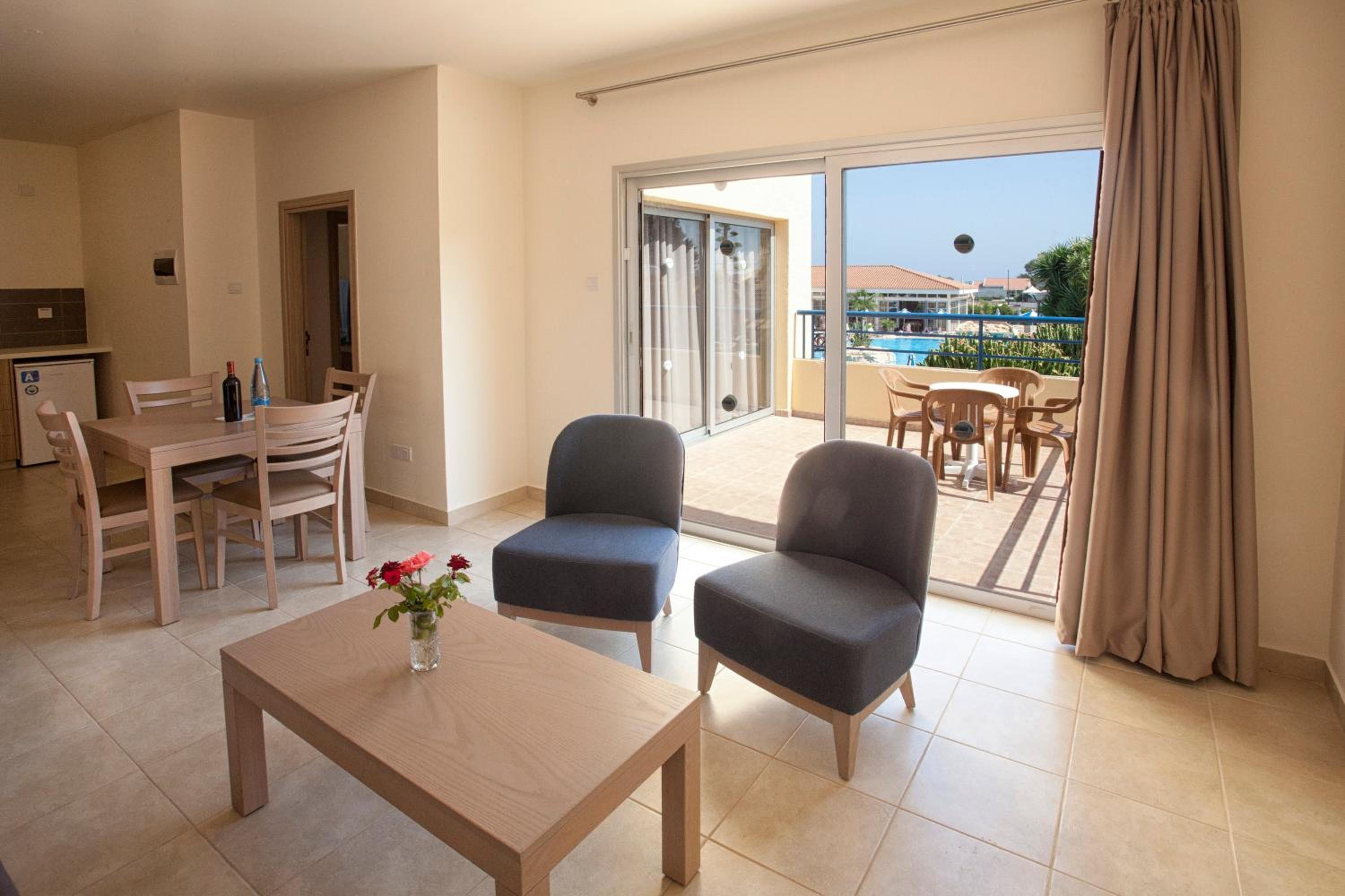 Фото Makronisos Holiday Village