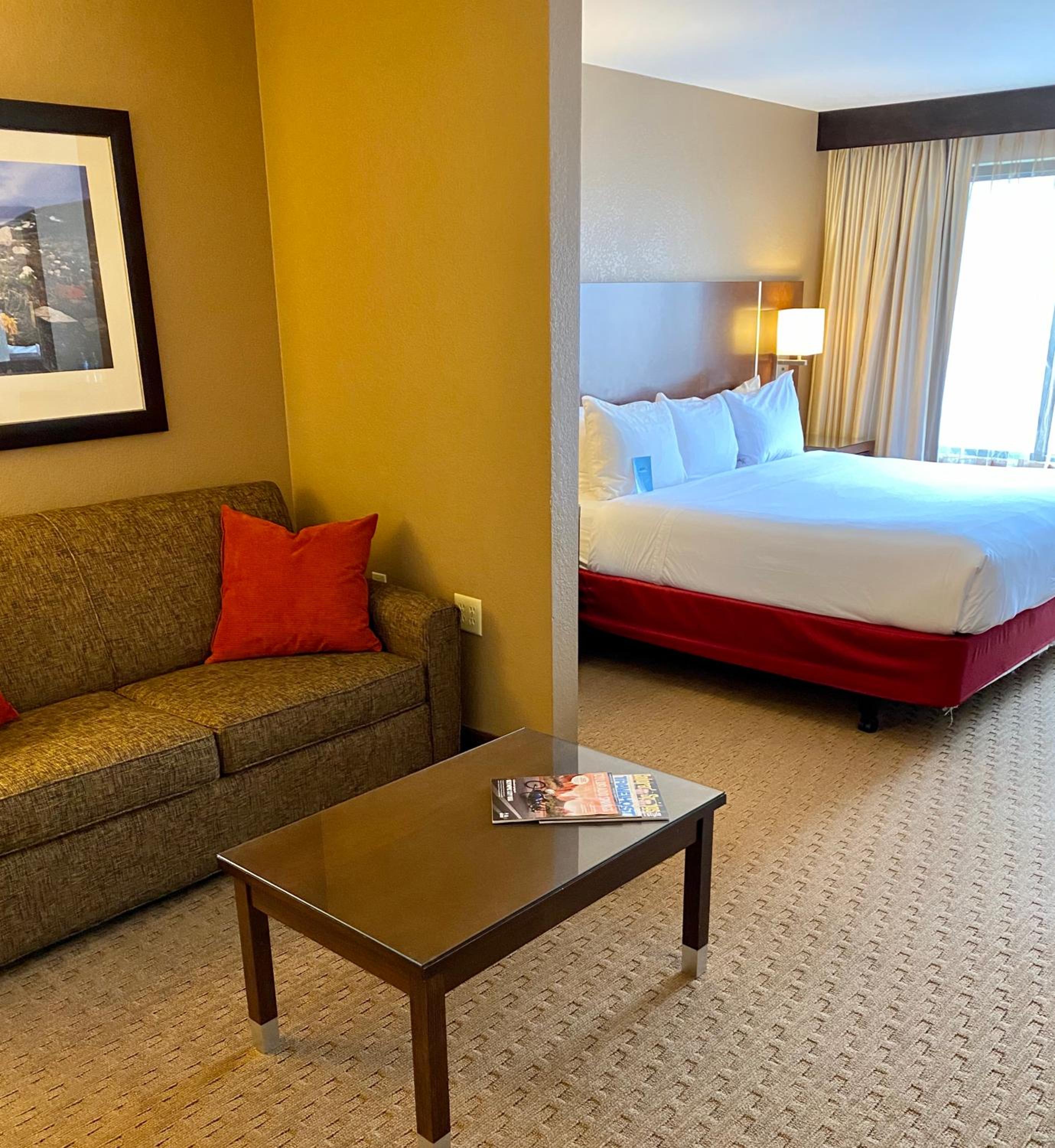 Фото Radisson Hotel Colorado Springs Airport