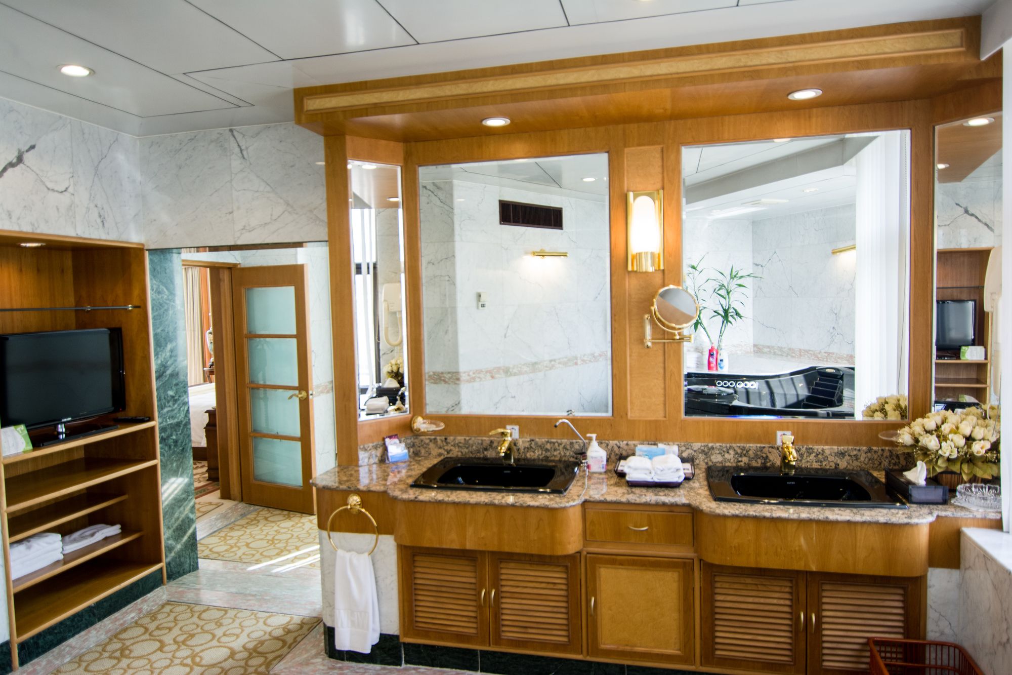Фото Weihaiwei Hotel