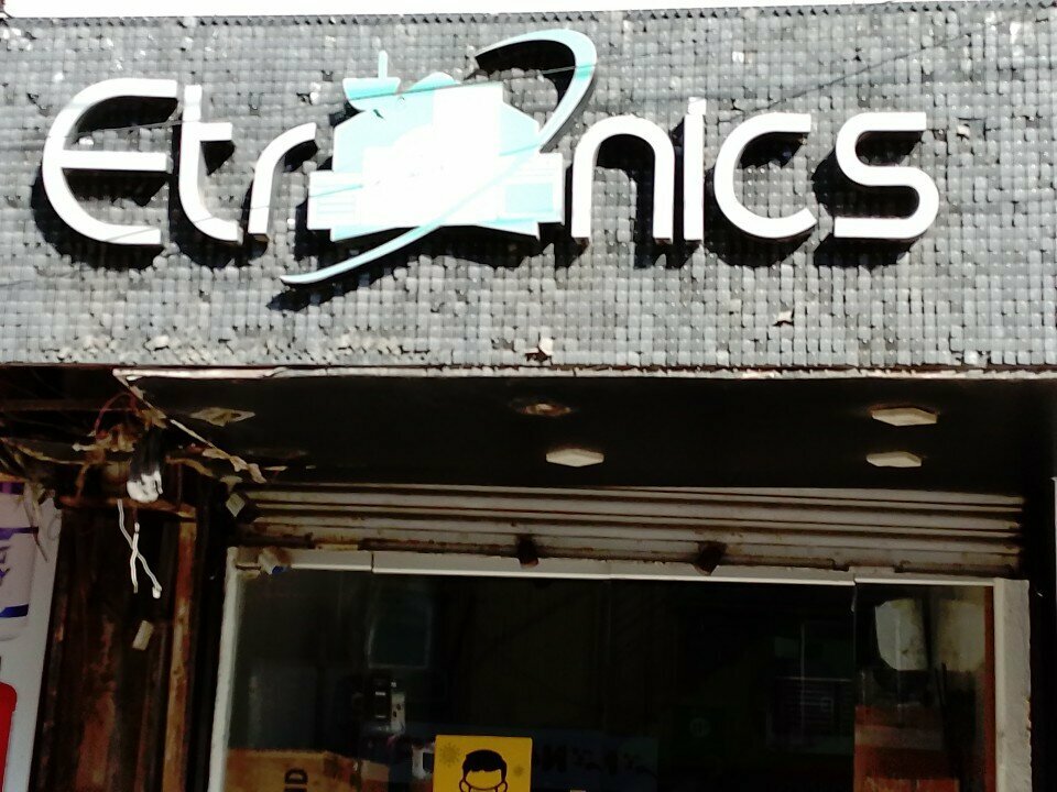 Electronics store Etranic, Karachi, photo