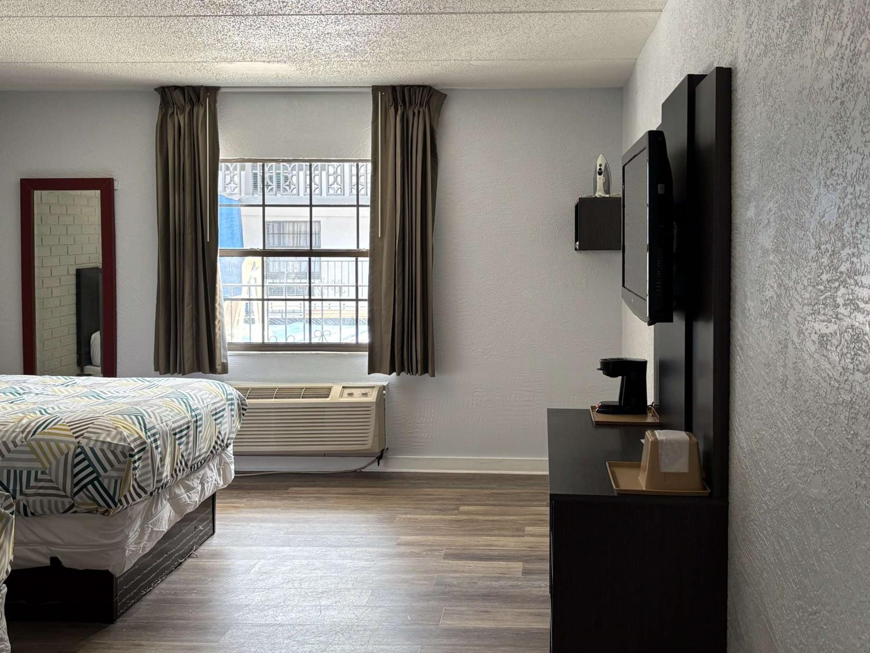 Фото La Casa Inn & Suites