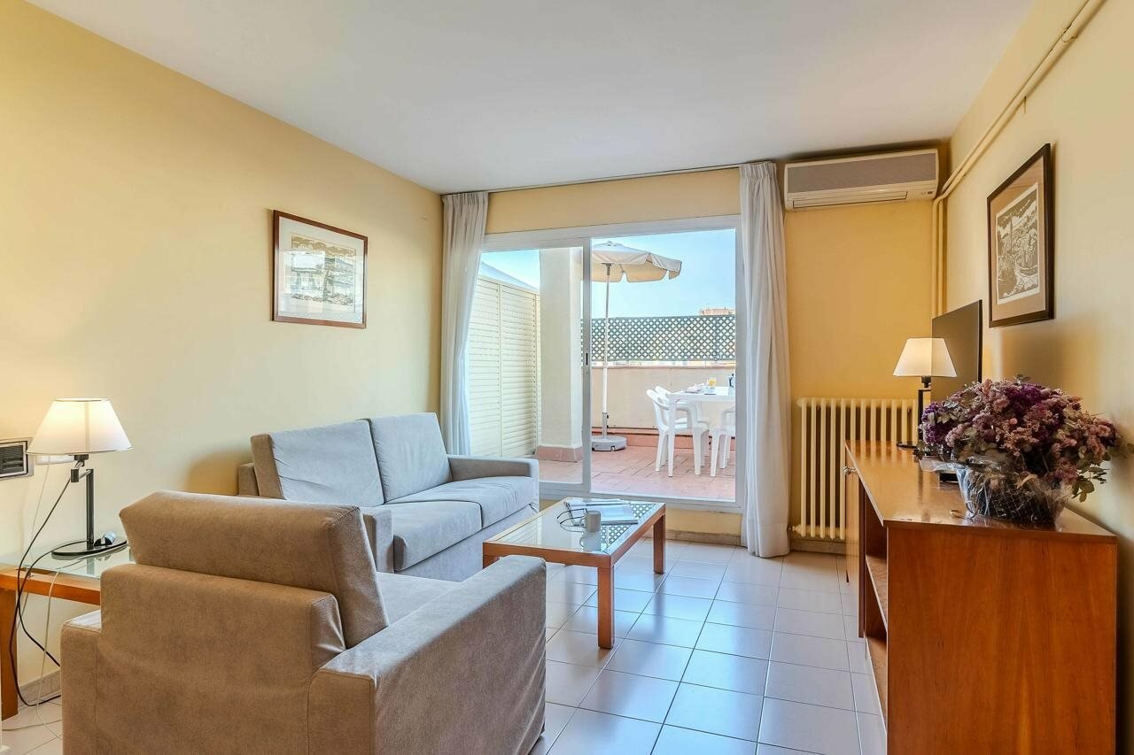 Фото Aparthotel Bertran