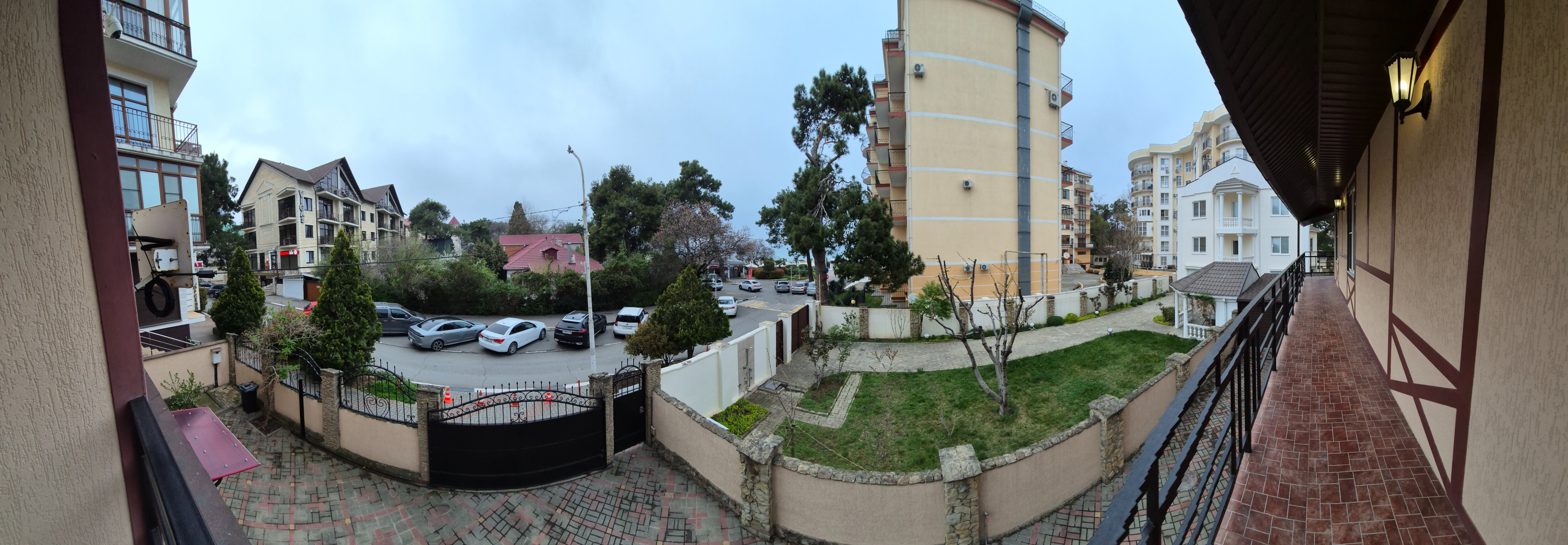 Фото отеля 1