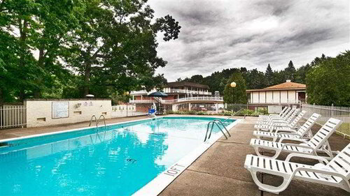 Гостиница Red Roof Inn & Suites Hazleton