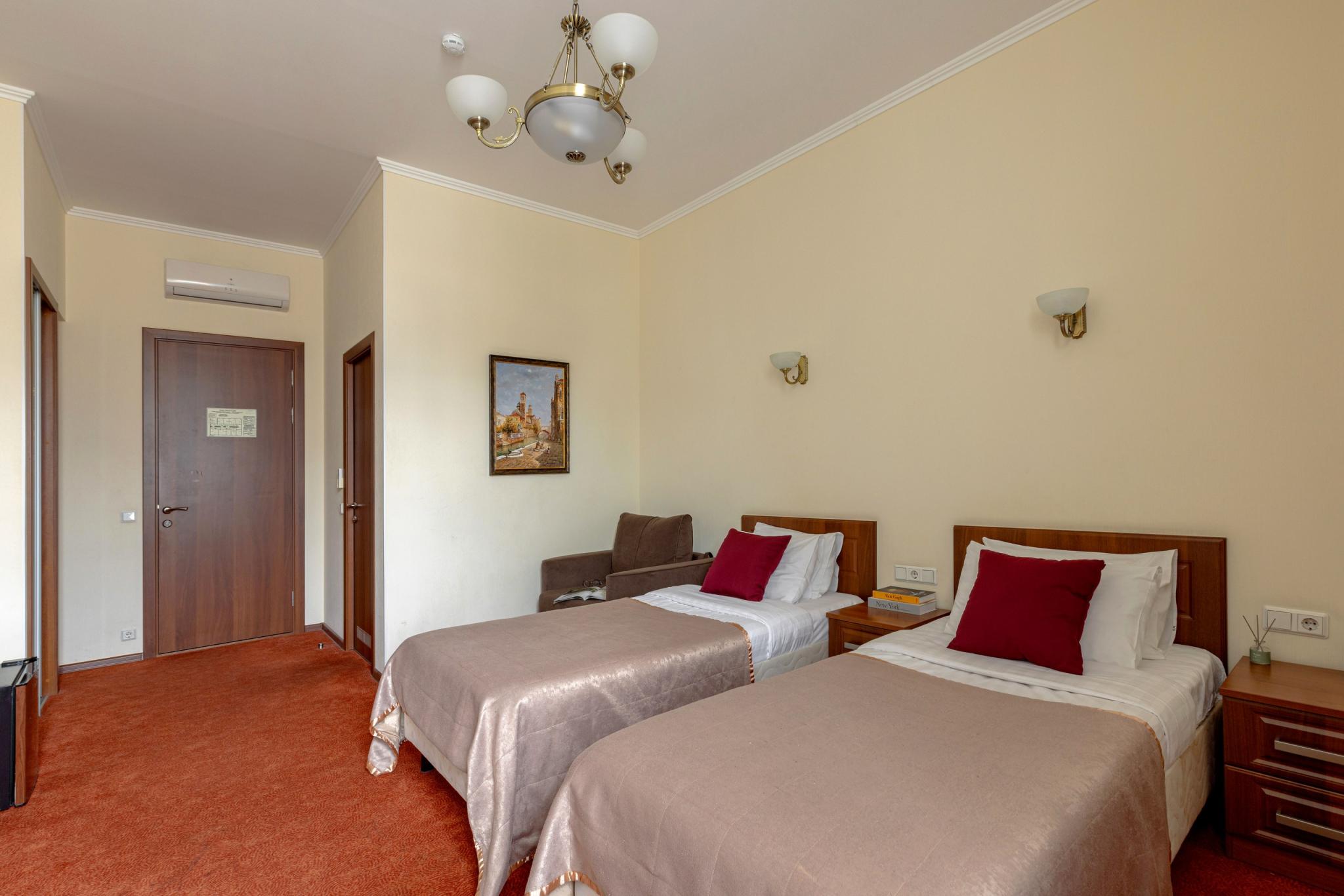 Фото Solo на Владимирской площади