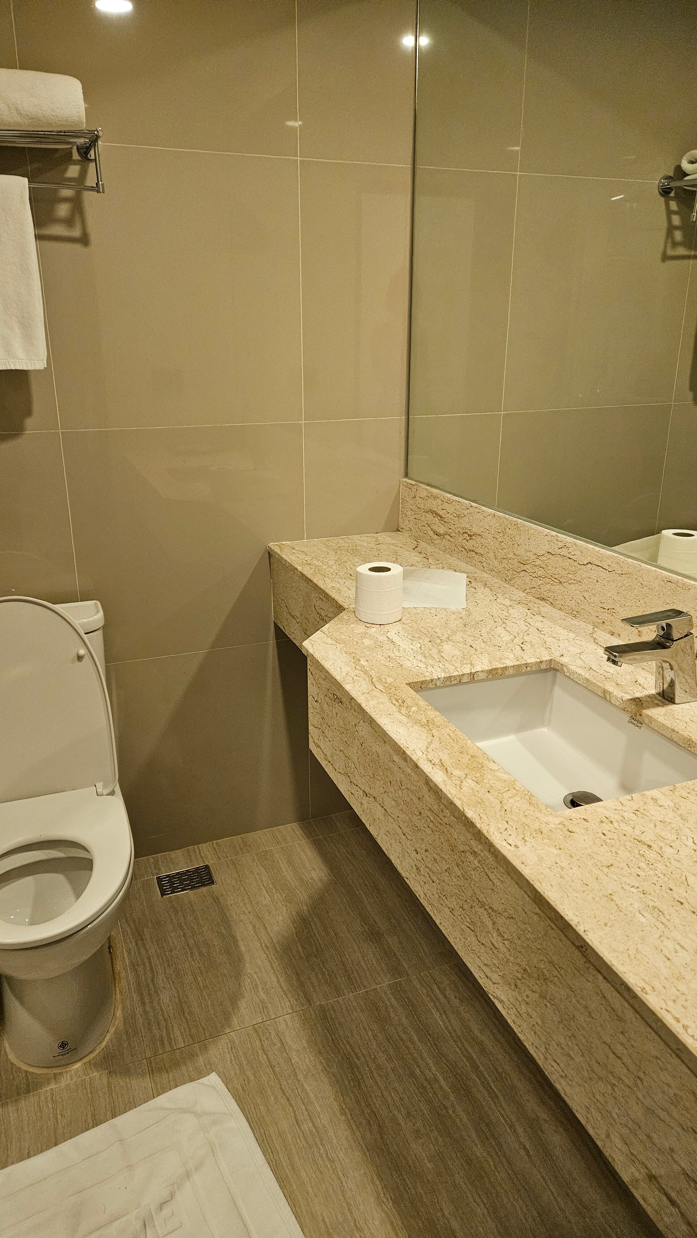 Фото SureStay Plus Hotel by Best Western Sukhumvit 2