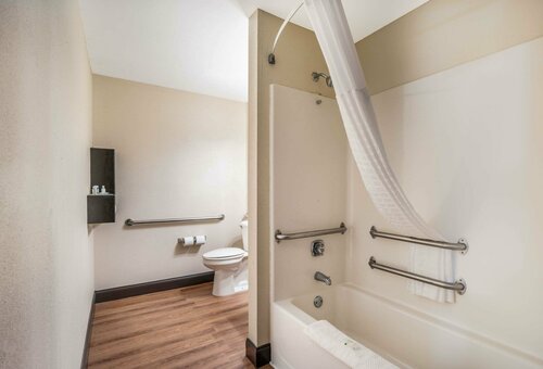 Гостиница Quality Inn & Suites Fort Gordon в Огасте