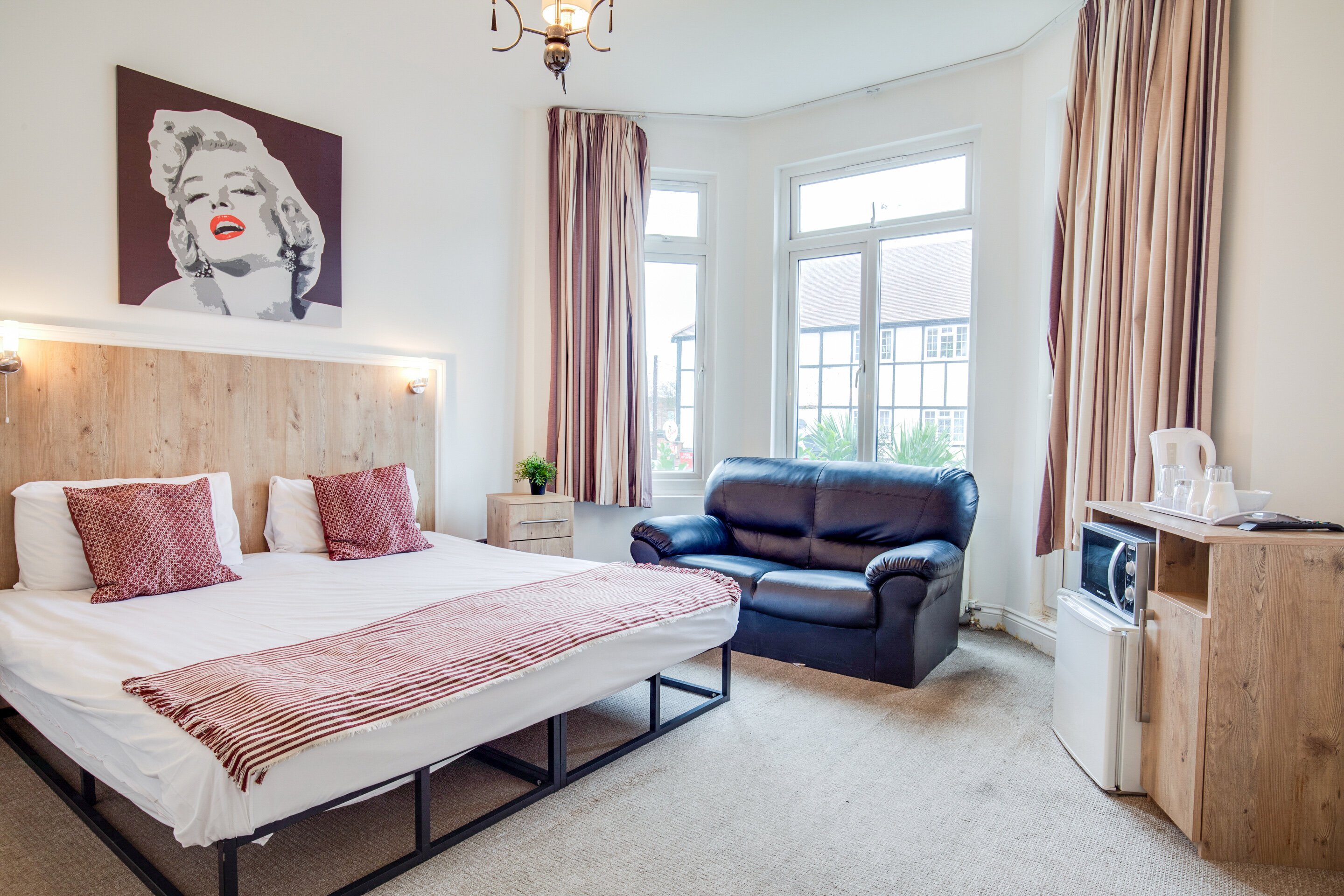 Фото Oyo TamTam Acton Hotel