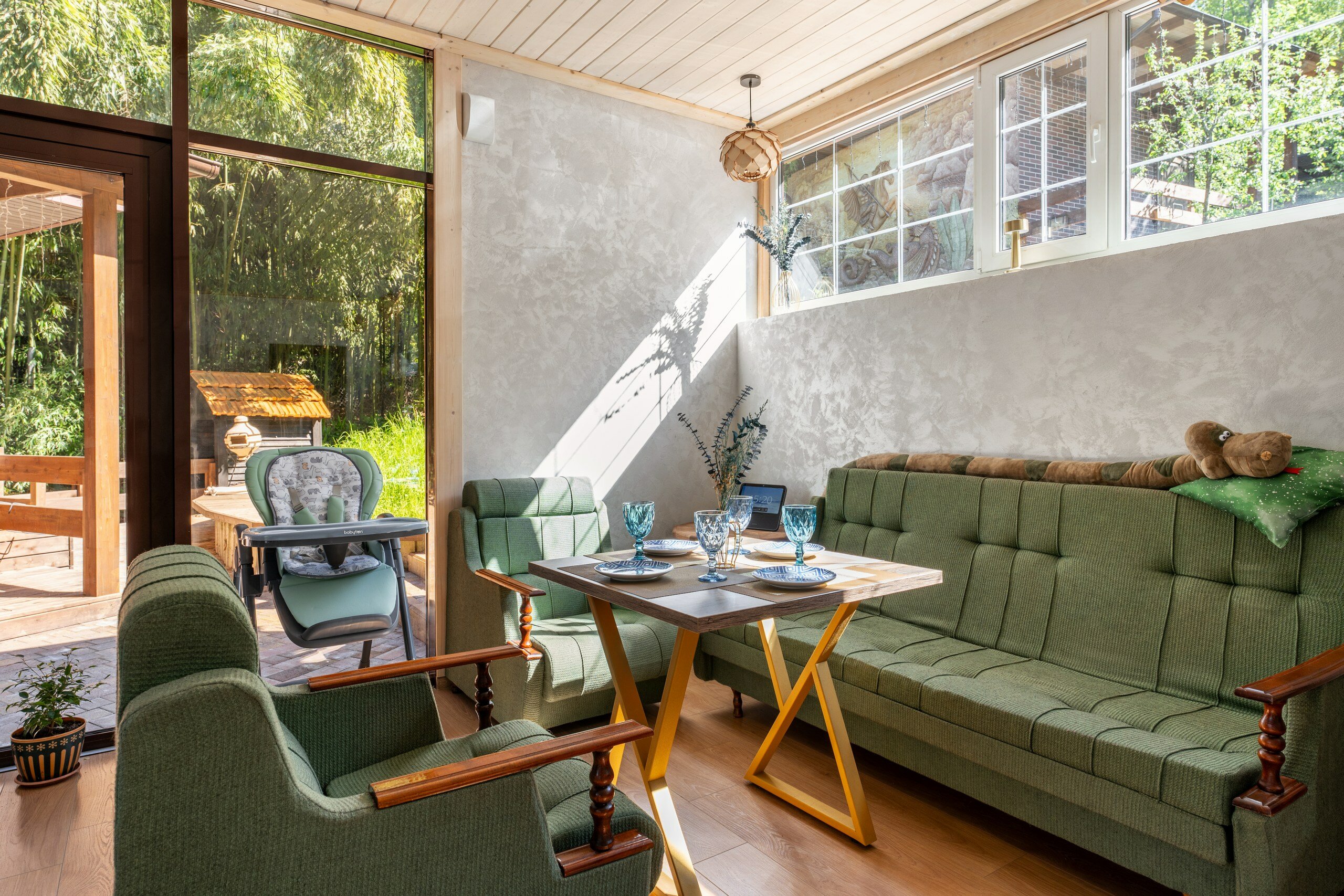 Фото Восток-Запад