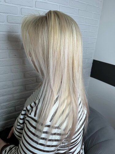 Жалаңаш әнші Анастасия Кашникова