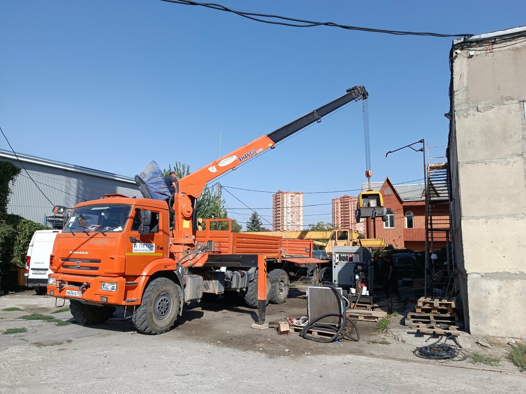 Servicio de coches, centro de reparación de automóviles Glavspecservis, , foto