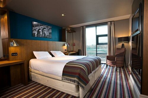 Гостиница Village Hotel Leeds South