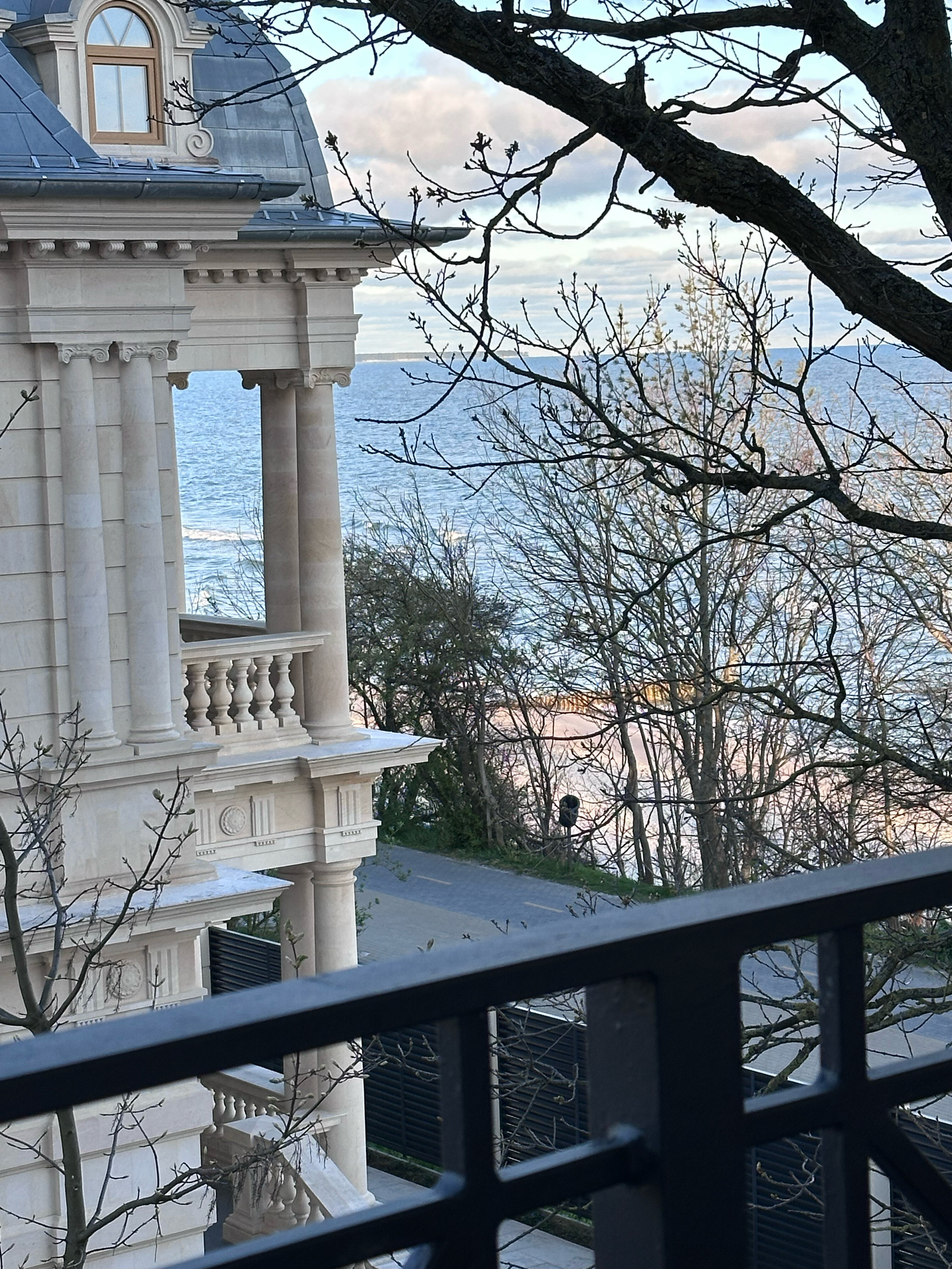 Фото Априори