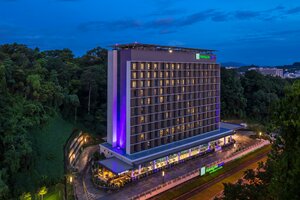 Гостиница Holiday Inn Express Kota Kinabalu City Centre