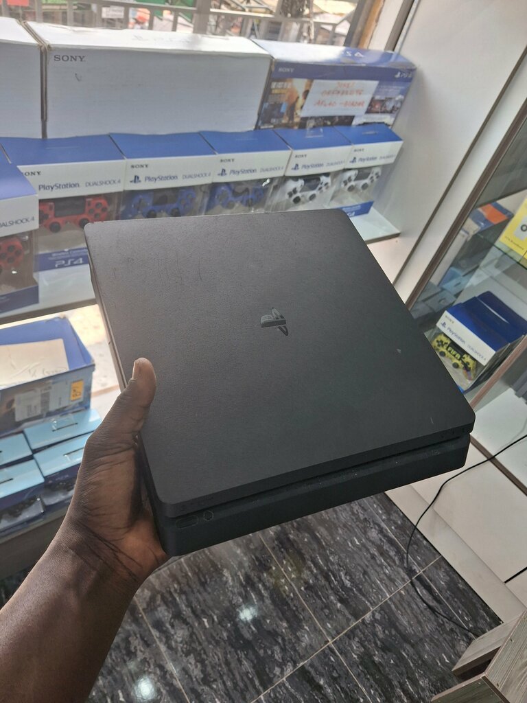 Electronics store MickeyTech, Accra, photo