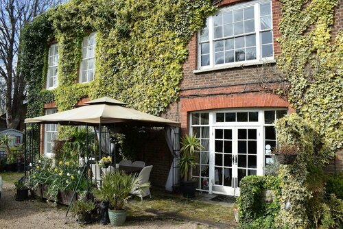 Гостиница Harmondsworth Hall Guest House Heathrow в Лондоне