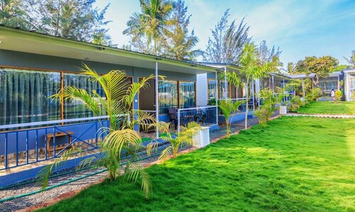 Гостиница Treebo Trend Lands End Beach Resort в Морджиме