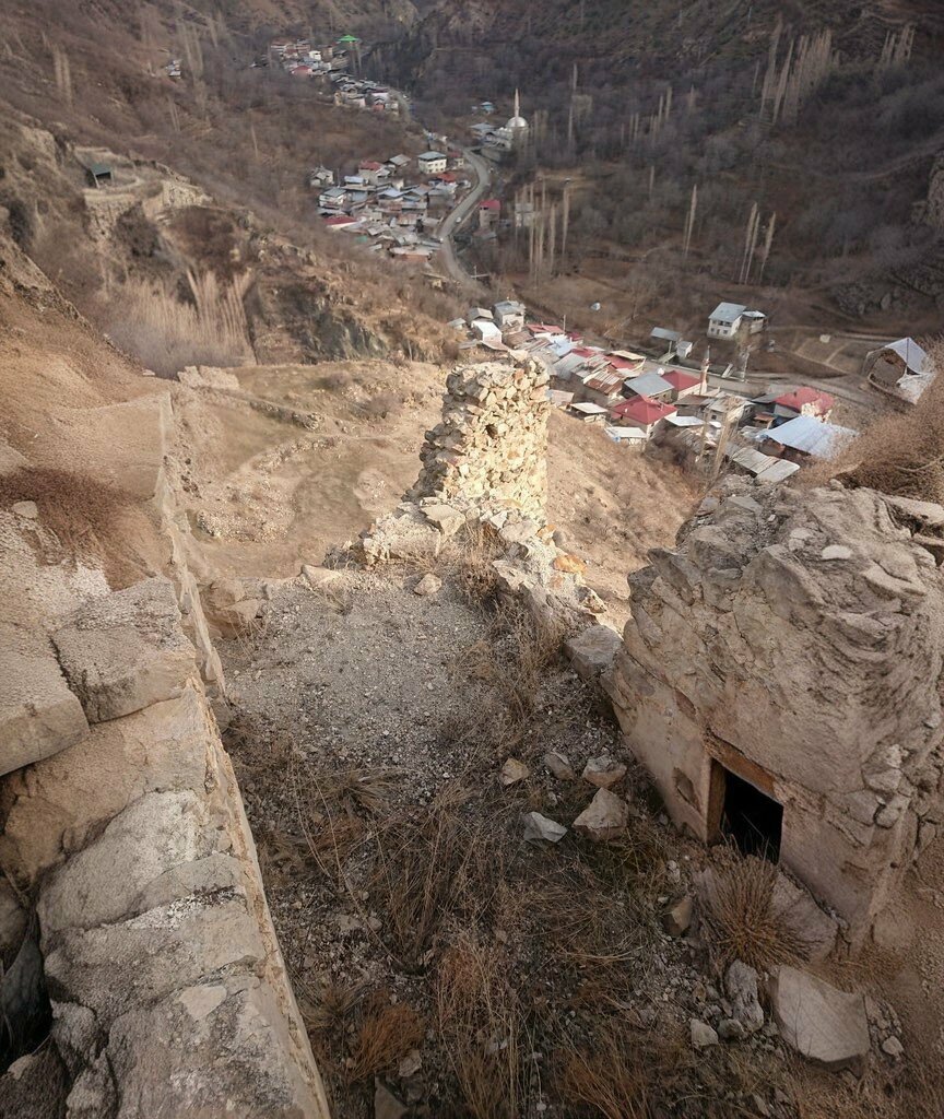 Landmark, attraction Sapaca Castle, Uzundere, photo
