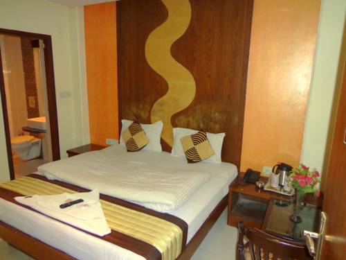 Фото Hotel Guruvas Inn