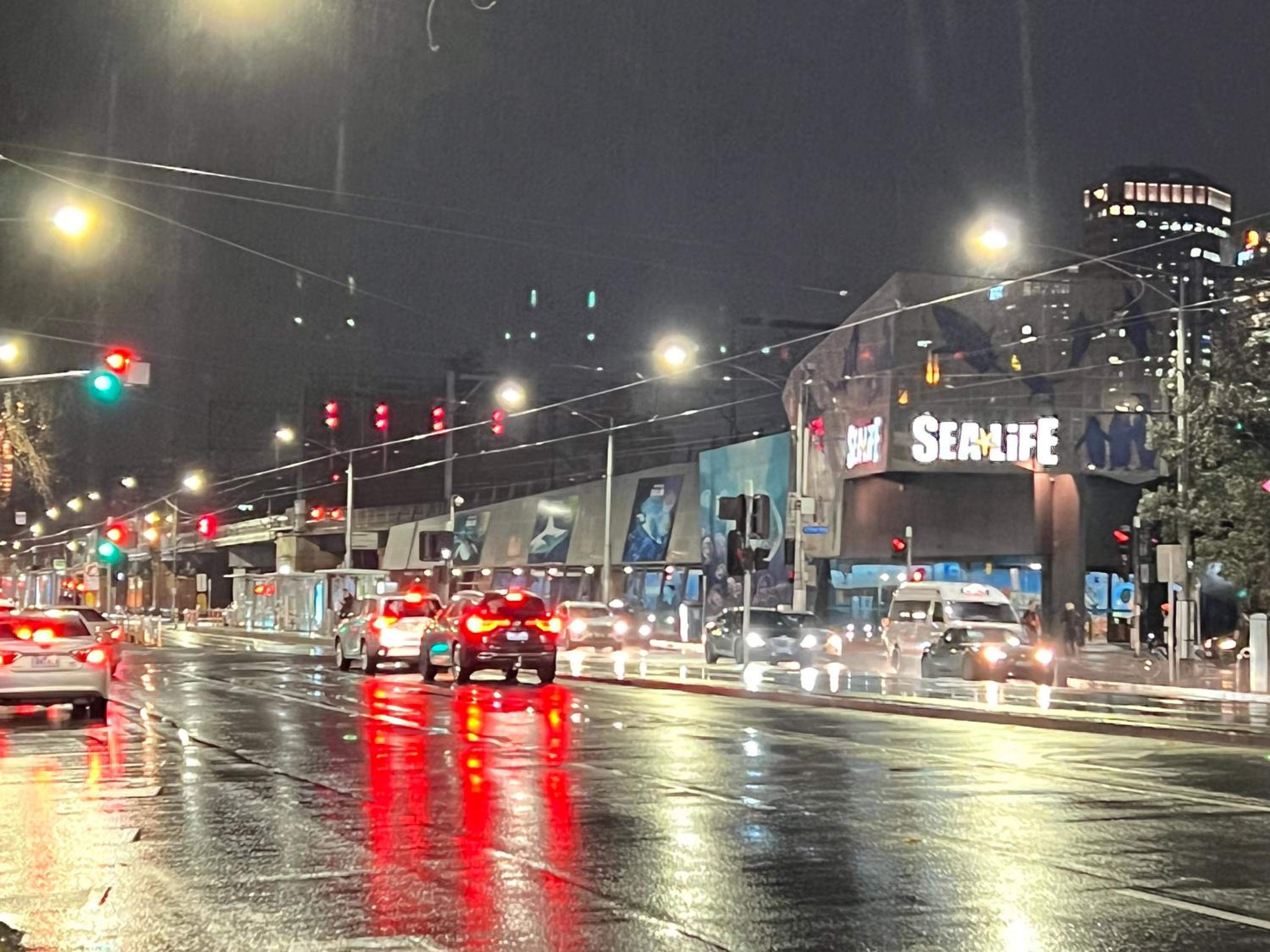 Фото Aura On Flinders Serviced Apartments