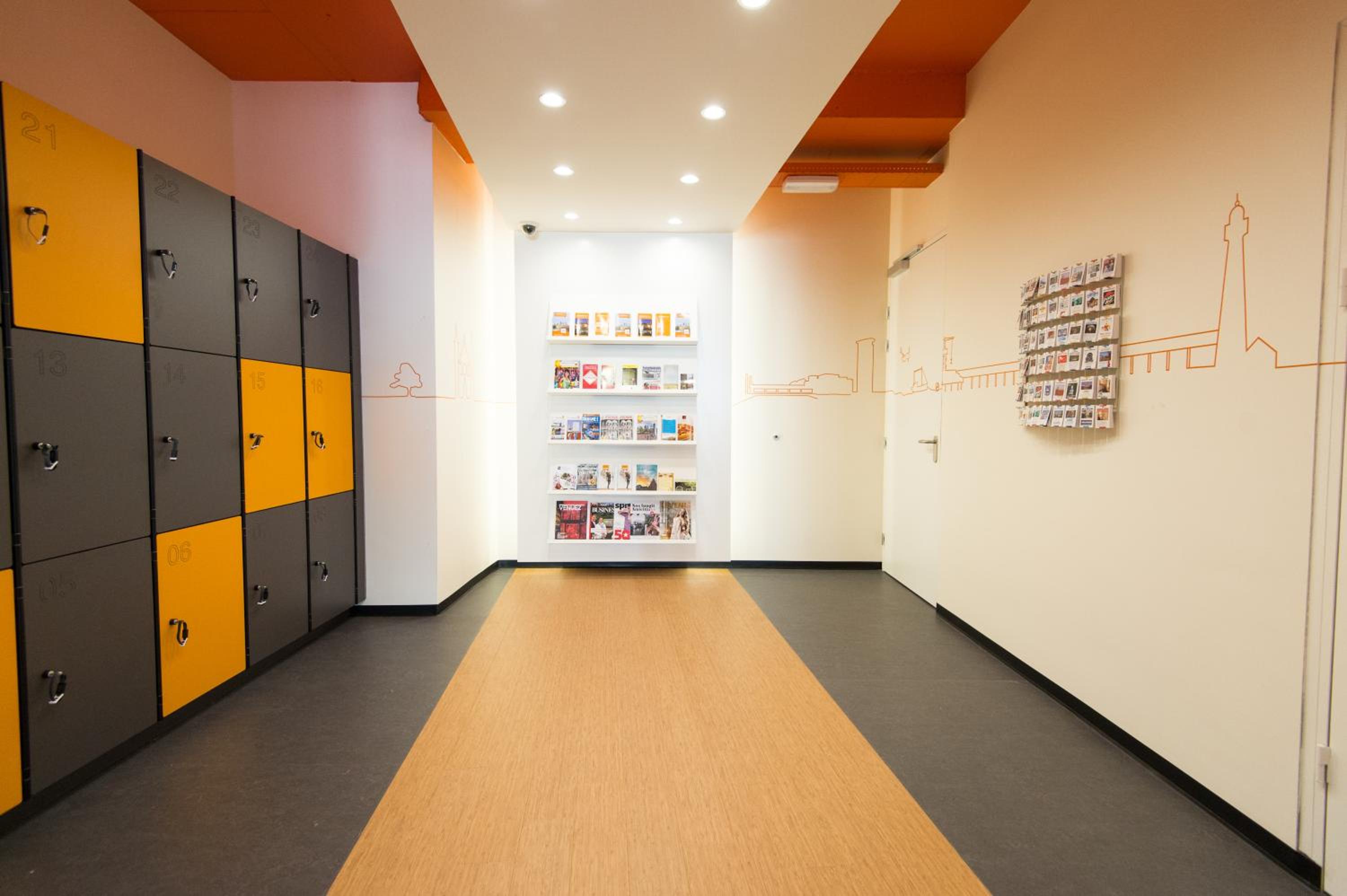 Фото EasyHotel The Hague City Centre