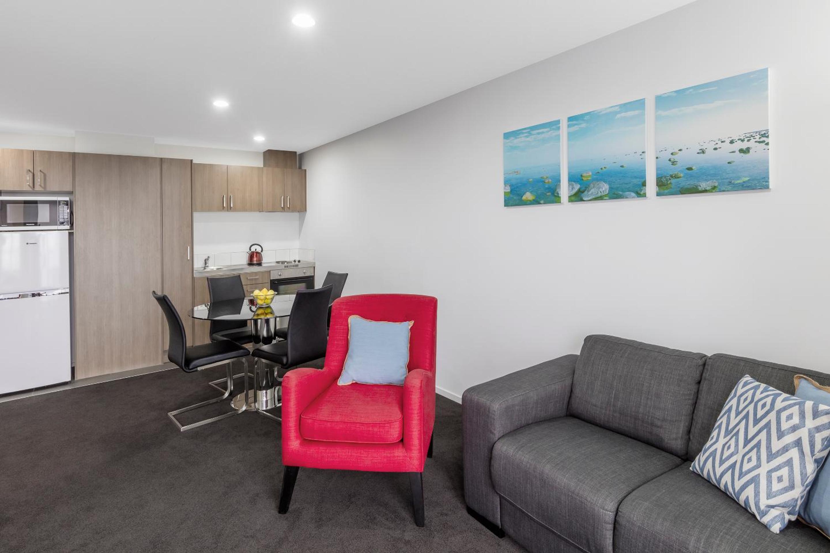 Фото Nesuto St Martins Apartment Hotel