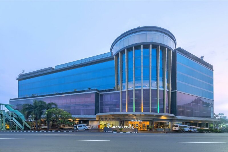 Гостиница Grand Edge Hotel Semarang в Семаранге