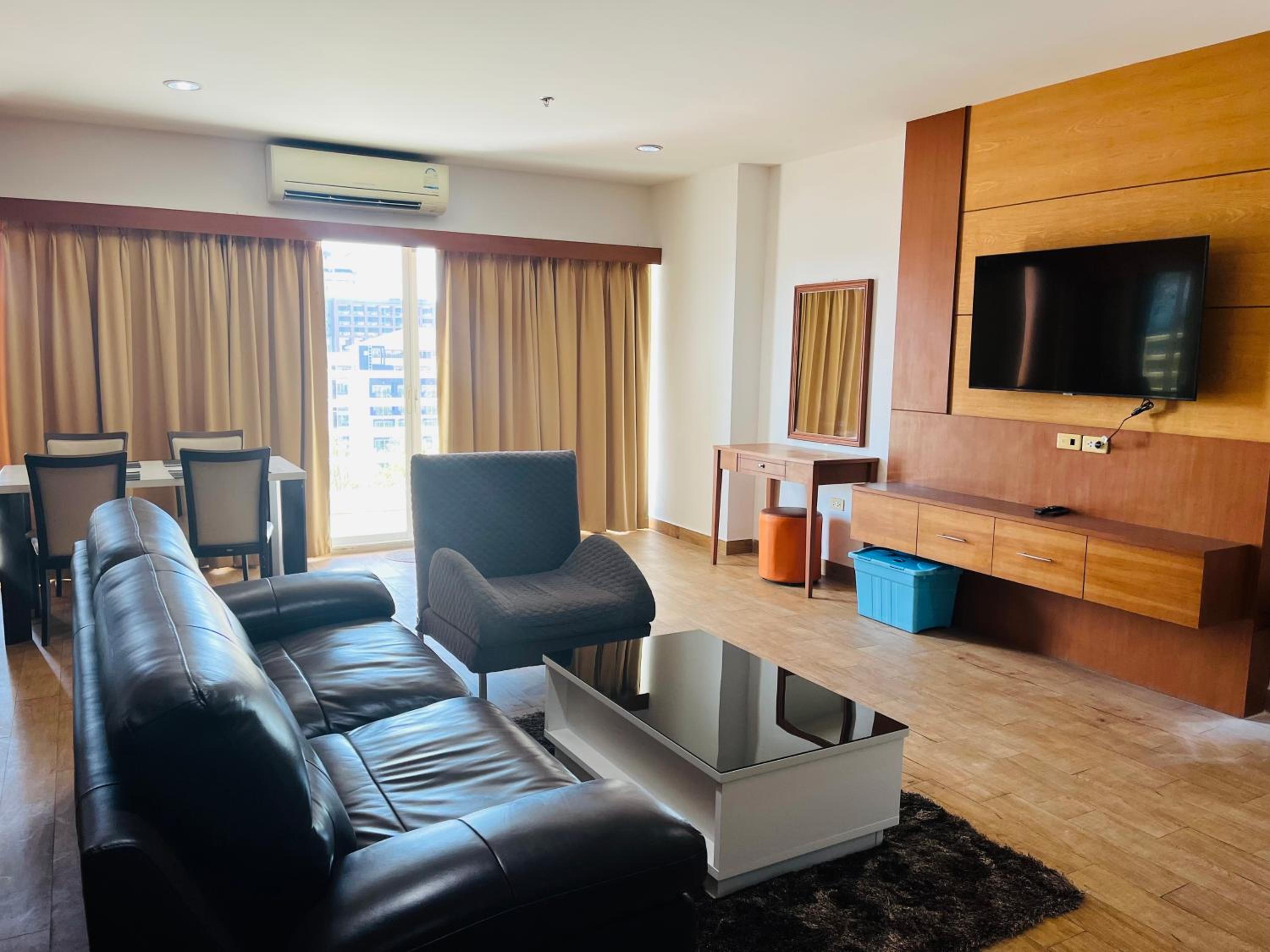 Фото Vtsix Condo Rentals at View Talay 6 Pattaya