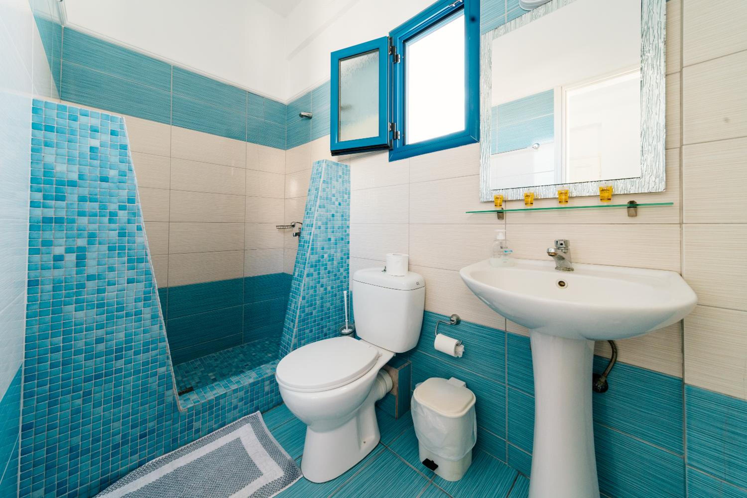 Фото Honeymoon Beach Studios