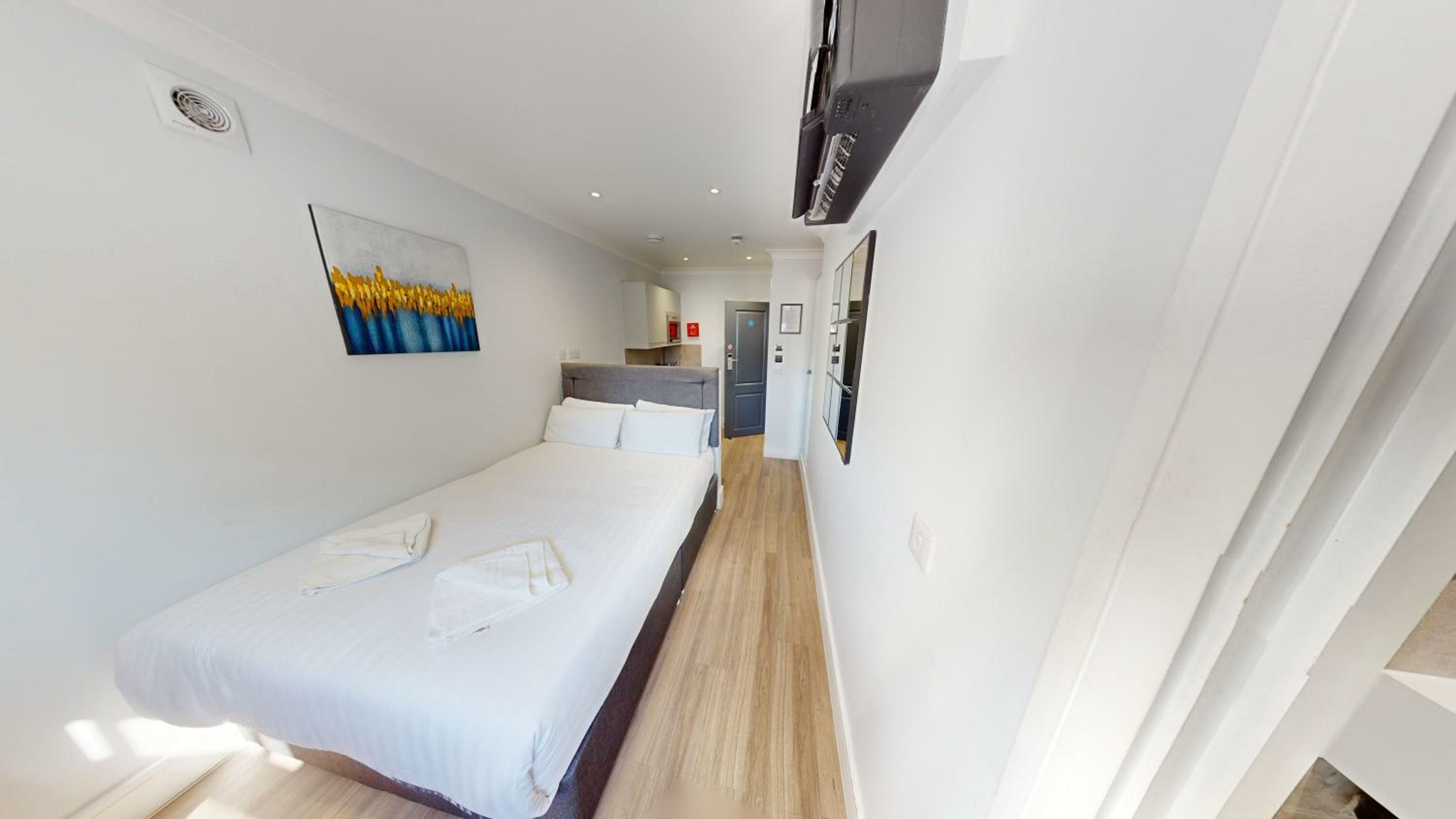 Фото Hyde Park Economy Apartments