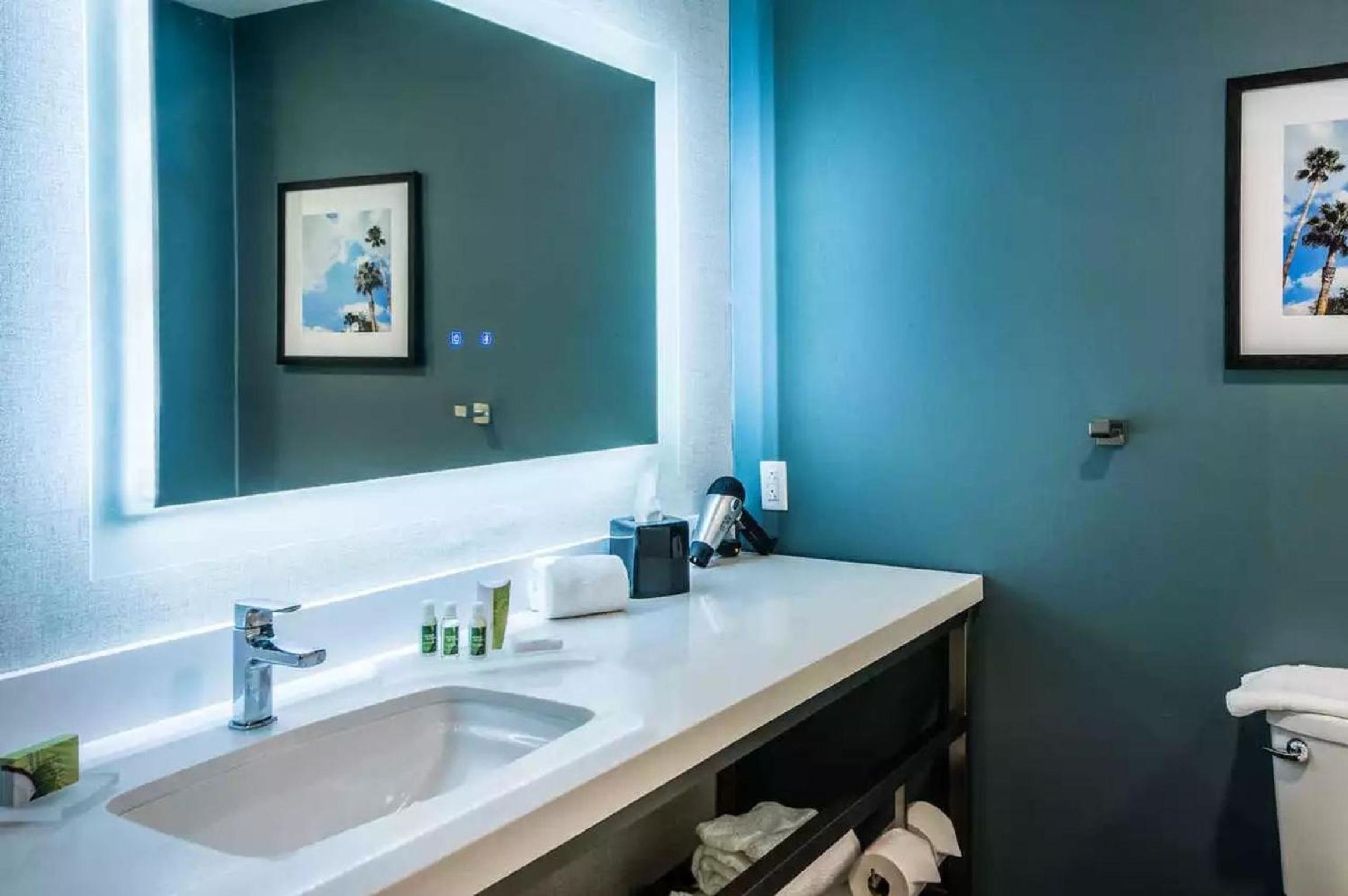 Фото Cambria Hotel Omaha Downtown