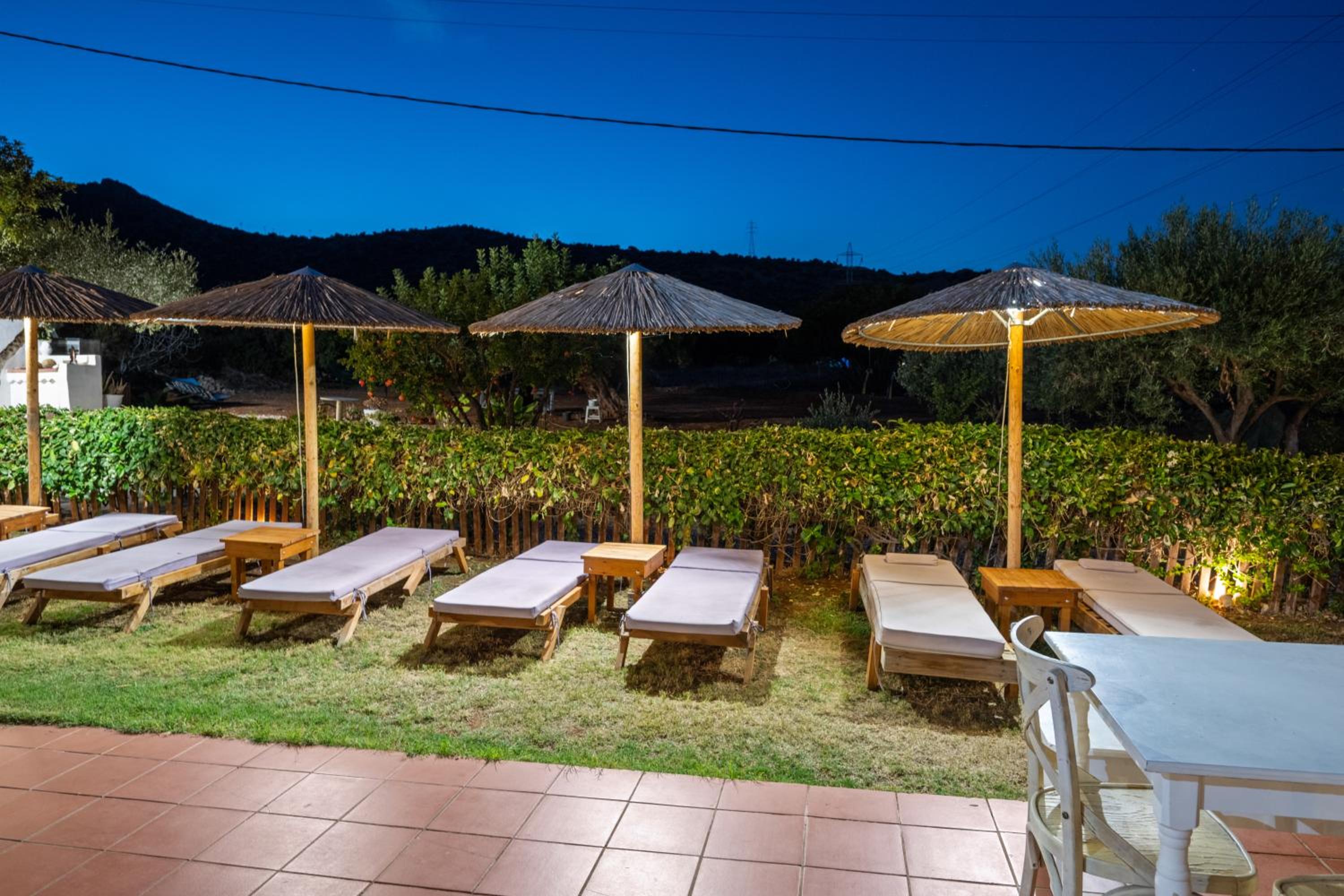 Фото Nikos Apartments