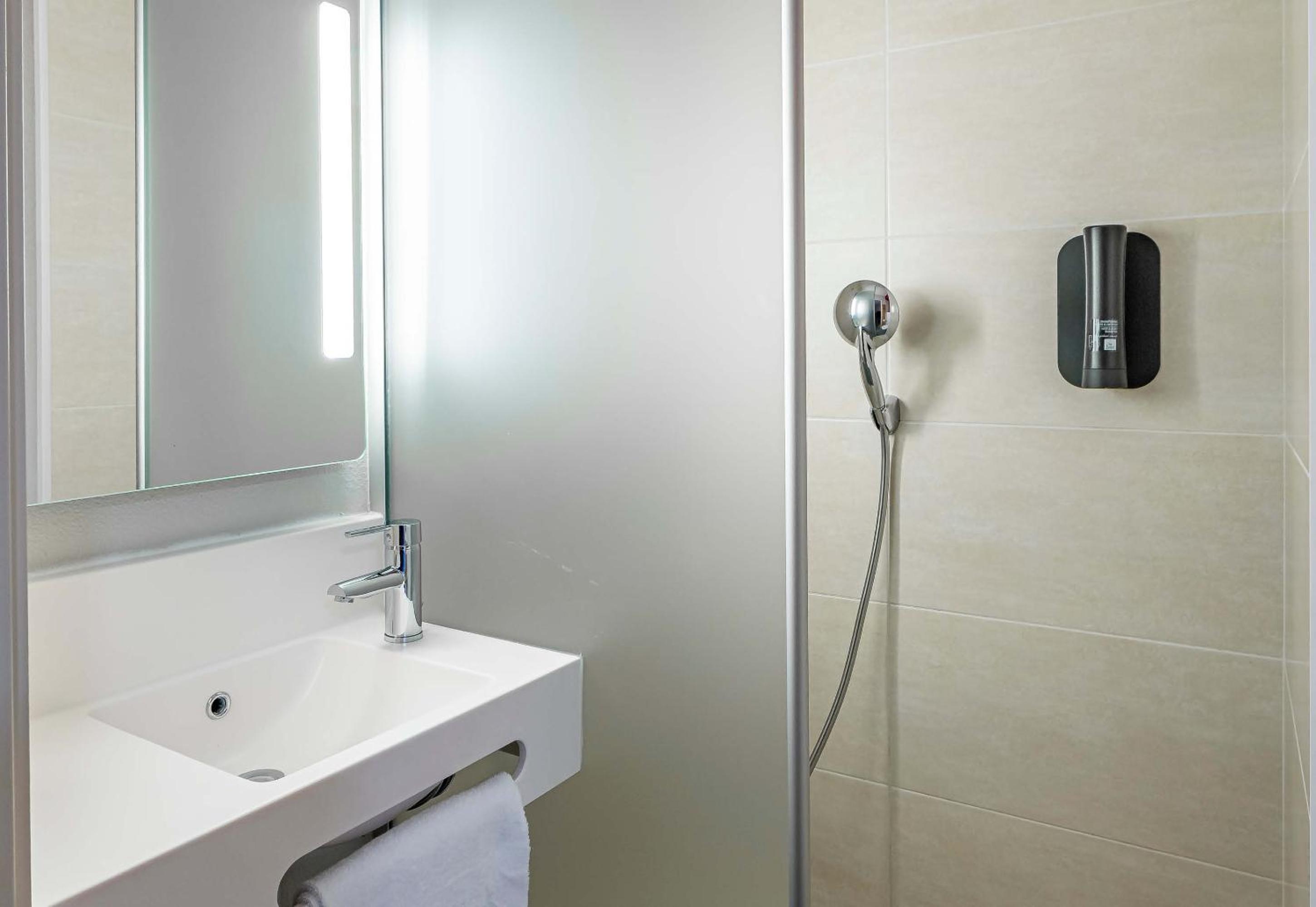 Фото B&b Hotel Bordeaux Centre Bègles