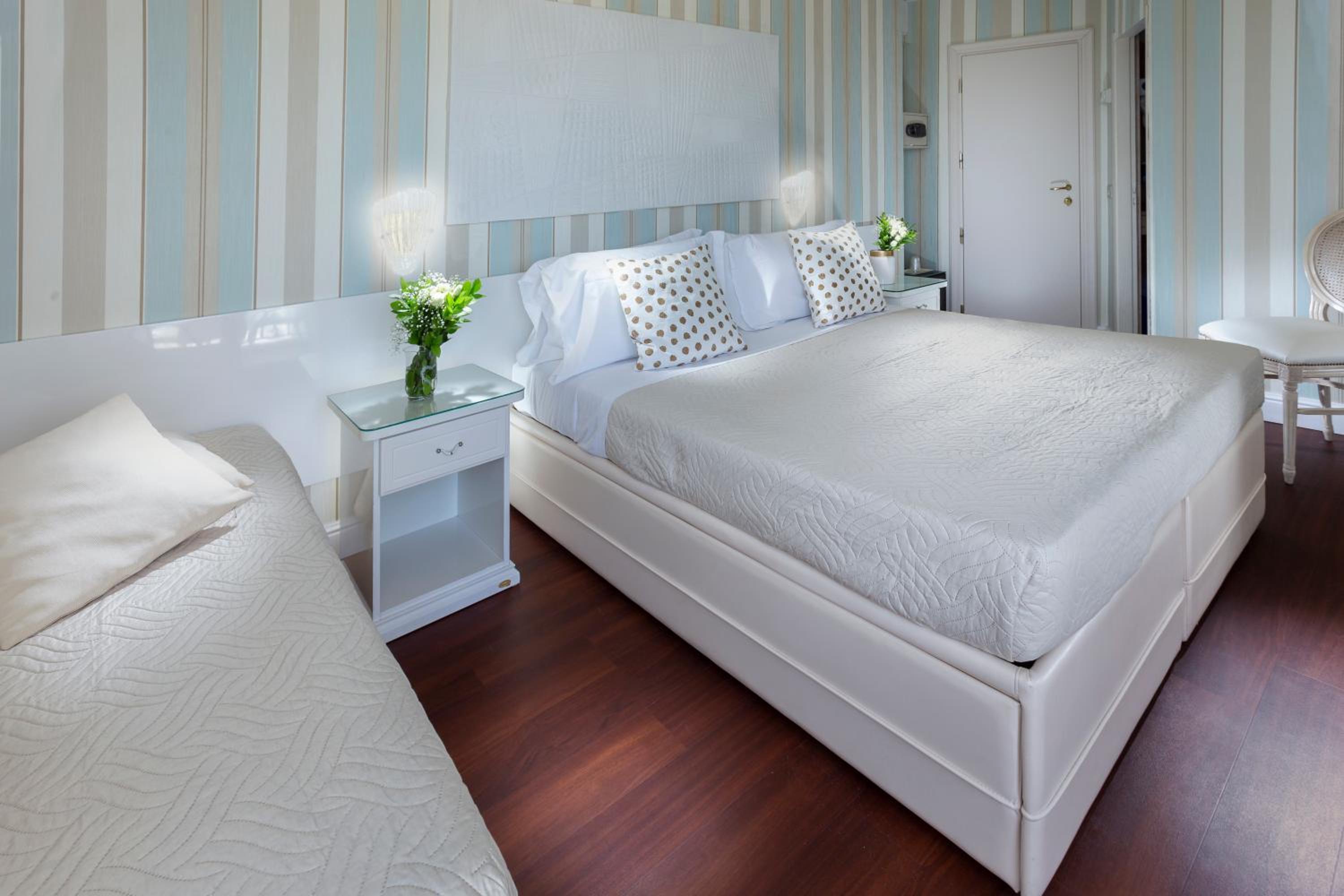 Фото Hotel Admiral