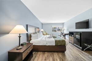 Гостиница Quality Inn & Suites Near Fairgrounds Ybor City