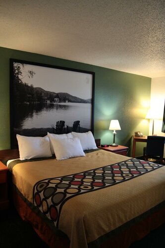 Гостиница Super 8 by Wyndham Queensbury Glen Falls, Lake George Area