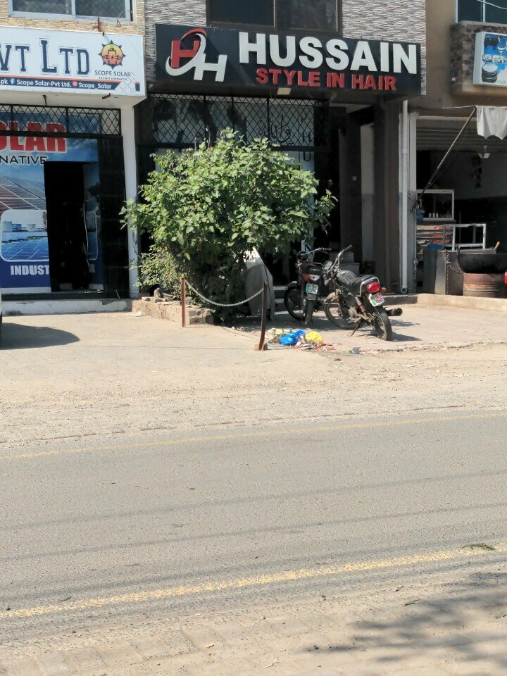 Hairdresser Hussain style in hair, Lahore, photo