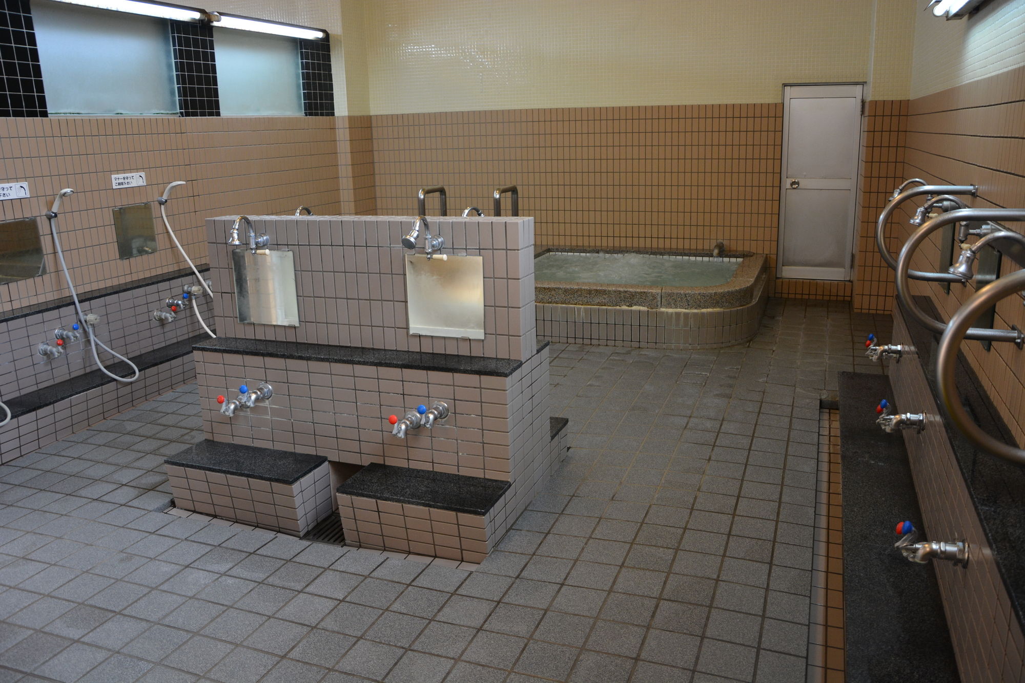 Фото Katsuzakikan