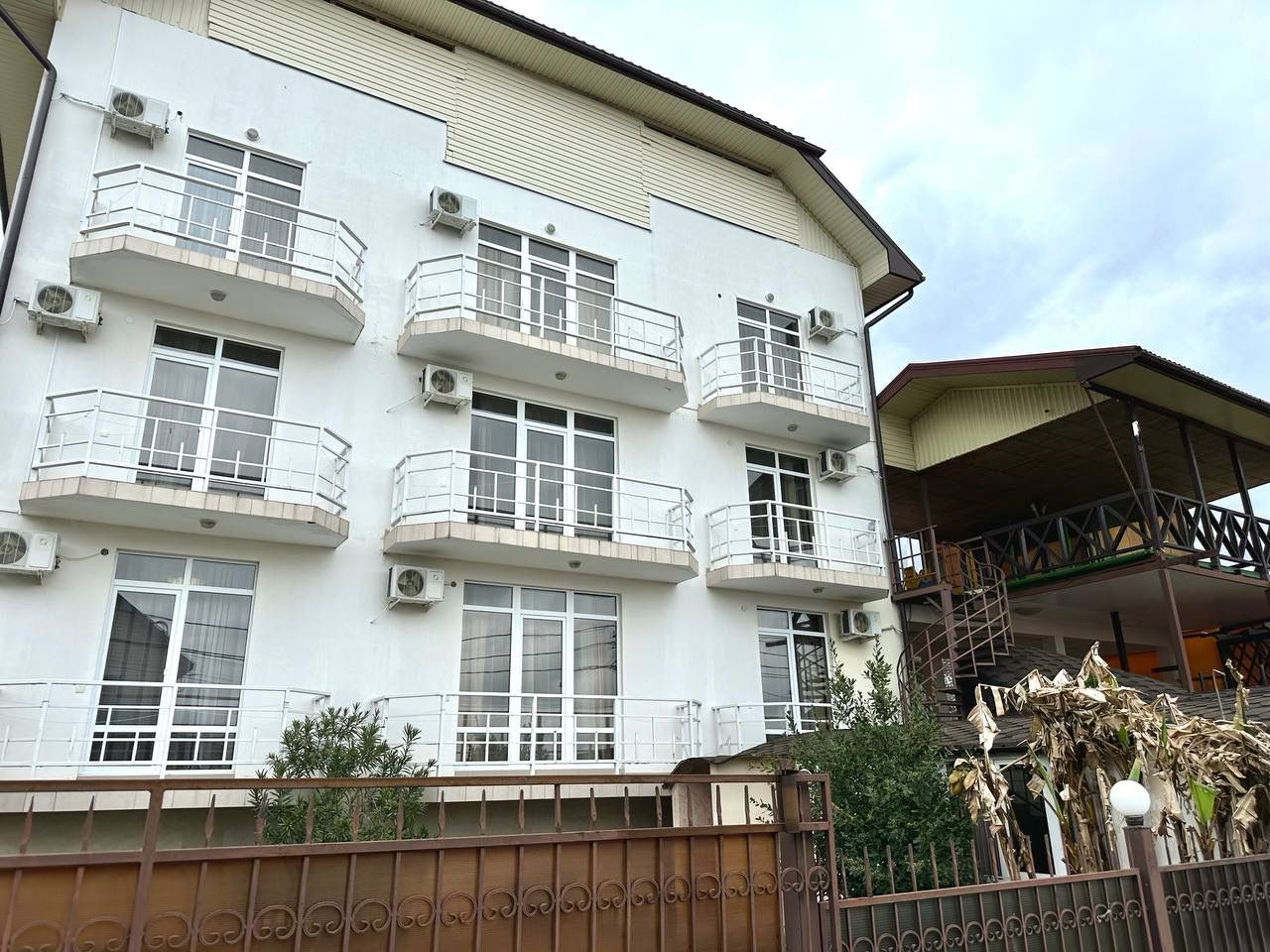 Фото отеля 2