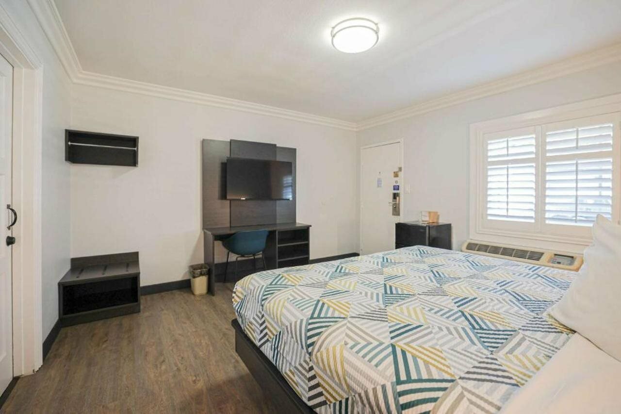 Фото Tustin Motor Lodge