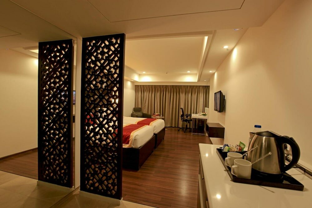 Фото Goutham Grand Hotel