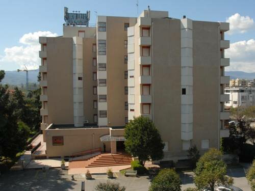 Внешний вид отеля Domus Grand Hotel в Ренде, фото 4